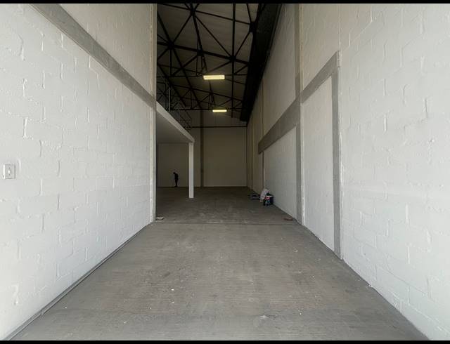 401M² WAREHOUSE TO LET IN AIRPORT INDUSTRIA